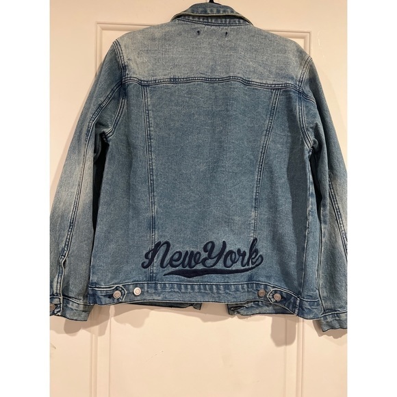 Forever 21 NEW YORK GRAPHIC EMBROIDERED OVERSIZED DENIM JACKET - SIZE L - Picture 1 of 7